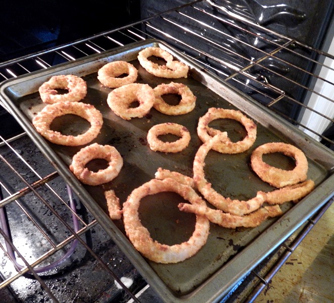 I recommend only baking enough Alexia onion rings for each person to have 2-3 rings (unless you're also having onion rings as a side dish). This way, you don't have to reheat them later. They are amazing when fresh! 