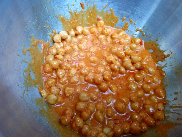 I thought it made more sense to stir the Hummus Made Easy and the beans together before blending. 